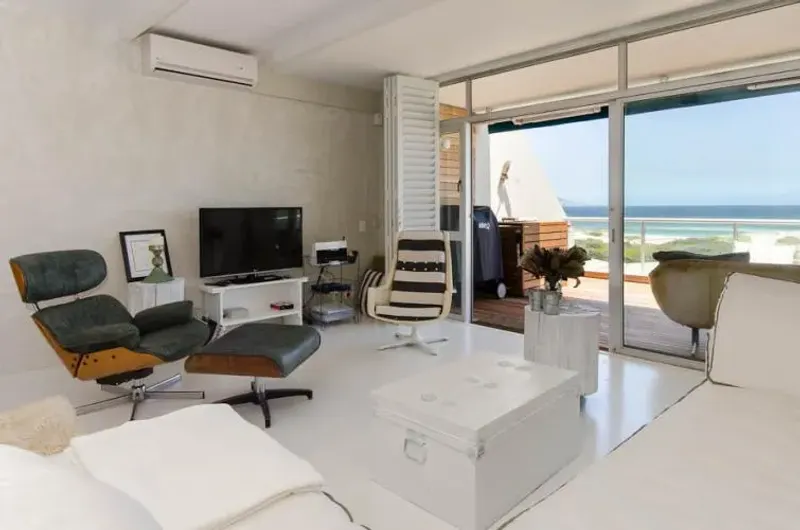Dolphin Beach Apartment in Table View – photo 17