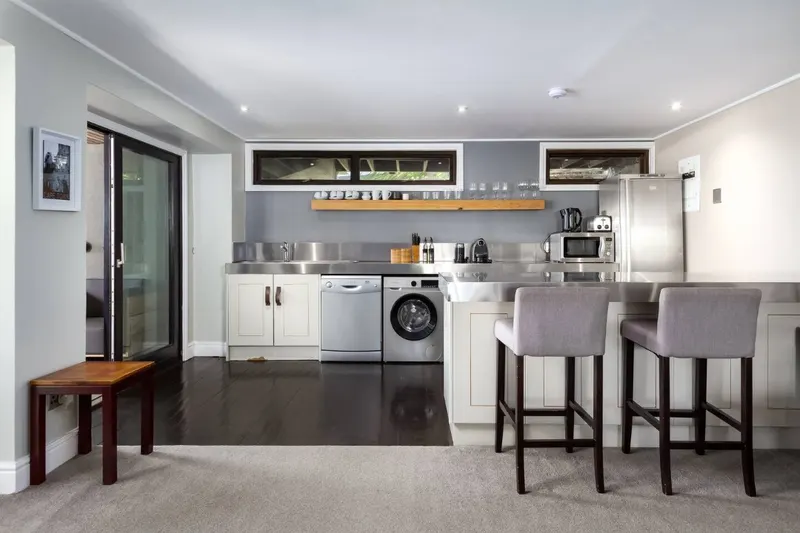 17 Geneva Middle in Camps Bay – photo 4