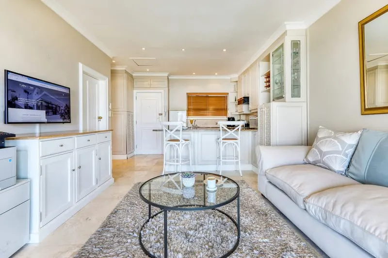 Panoramic Vista Apartment in Camps Bay – photo 8