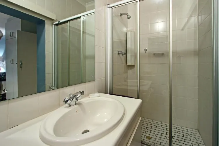 property_155a83eb-fbf7-4e71-8ad6-2e0055915ee0_10