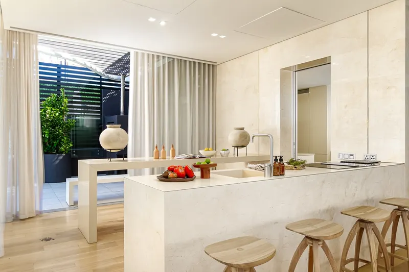 East West Penthouse in Mouille Point – photo 25