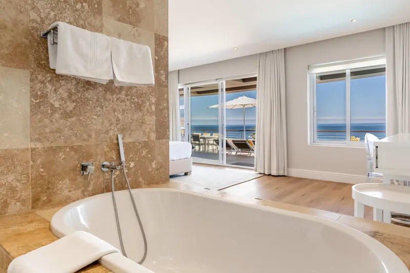 Bakoven Sunsets Luxury Apartment in Camps Bay – photo 30