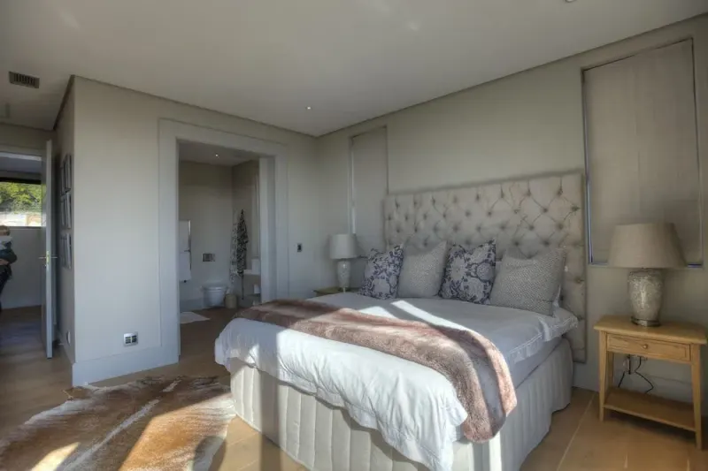 Oranjezicht Modern Villa in Gardens – photo 25