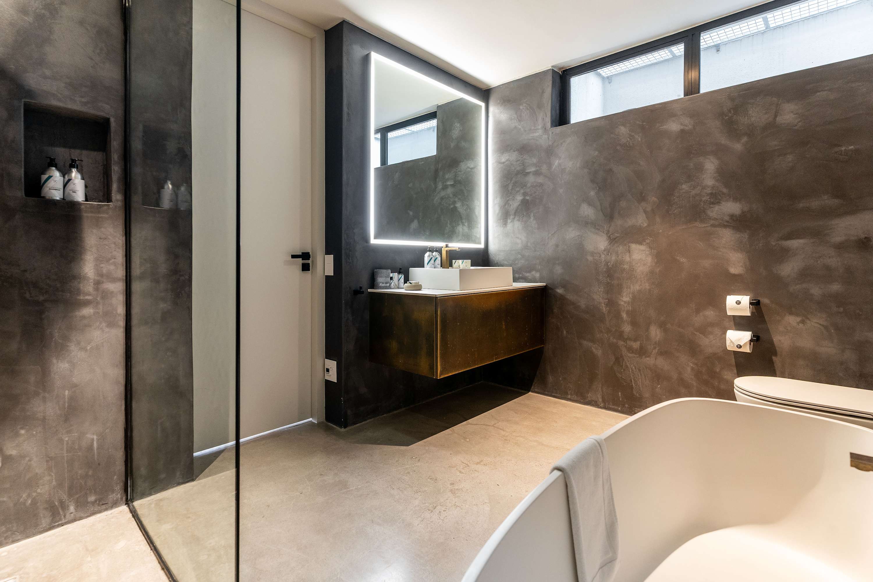 property_16c8bda8-6cb8-41dd-aa53-7508916c11a0_35