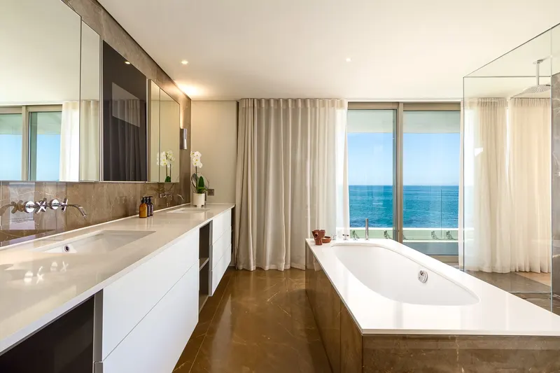East West Penthouse in Mouille Point – photo 24