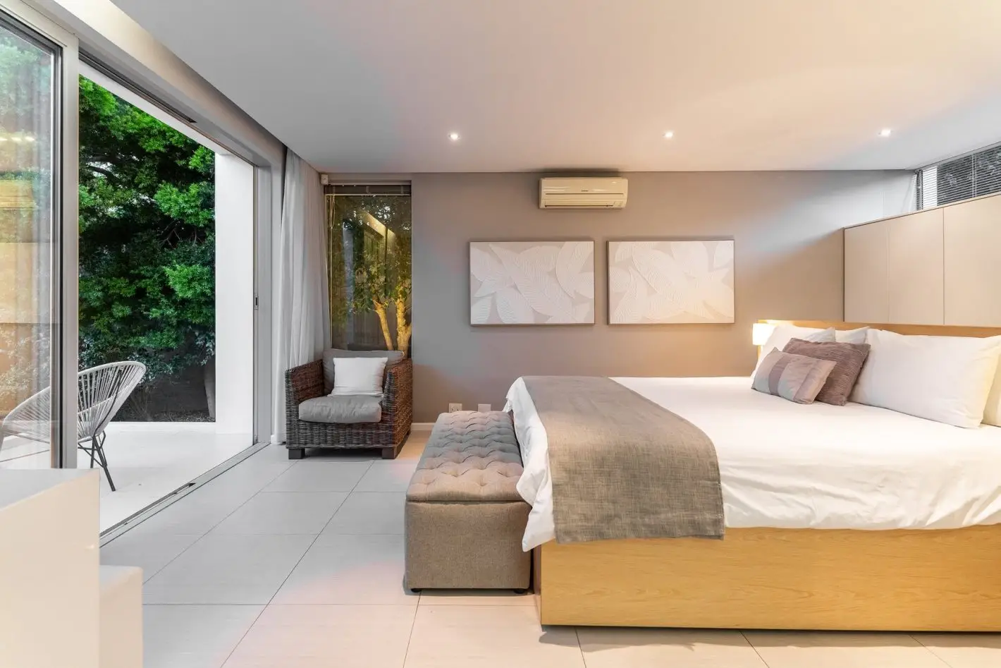 property_18e3ca55-2a31-483d-925b-0c70d3c8a533_37