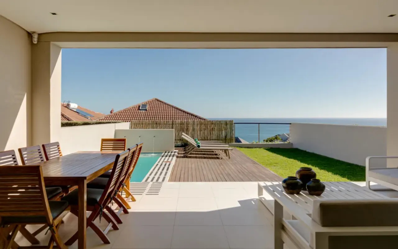 Finchley Villa in Camps Bay