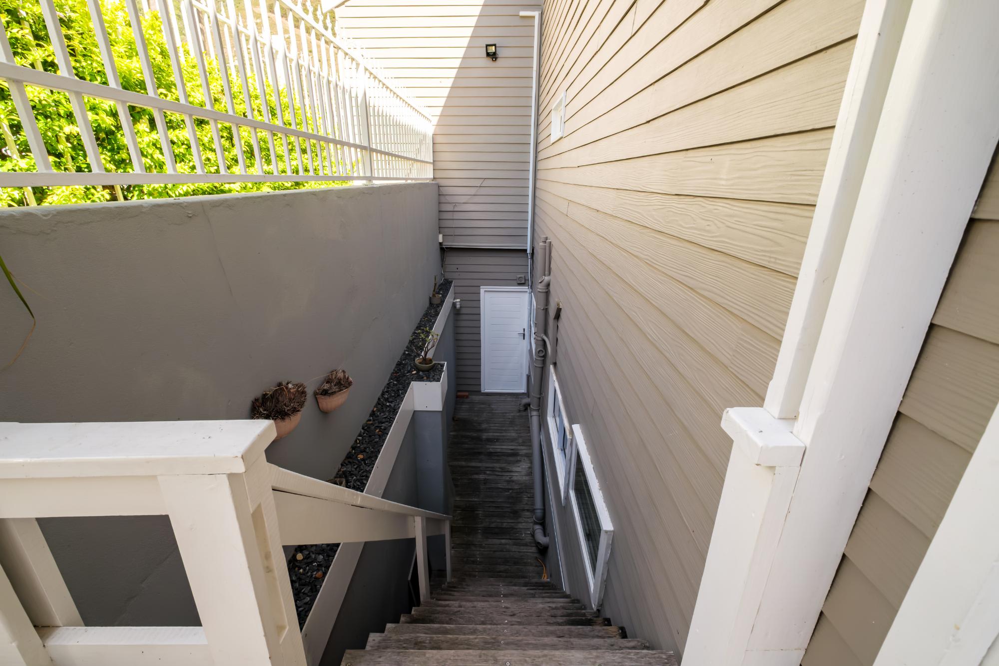 property_1aff52b4-990c-4372-8f77-8184c5dd6860_35