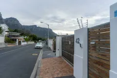 42 on Victoria - Camps Bay beach bungalow in Bakoven – photo 32 thumbnail