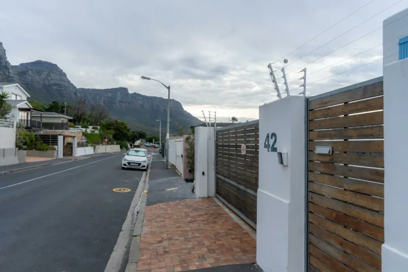 42 on Victoria - Camps Bay beach bungalow in Bakoven – photo 32