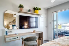 Skyshore Apartment in Mouille Point – photo 19 thumbnail