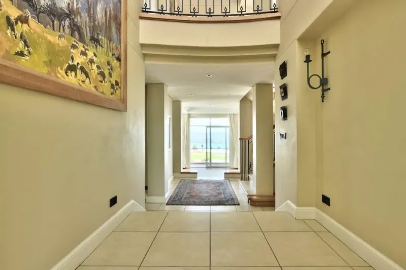 Tree Rd Villa in Camps Bay – photo 47