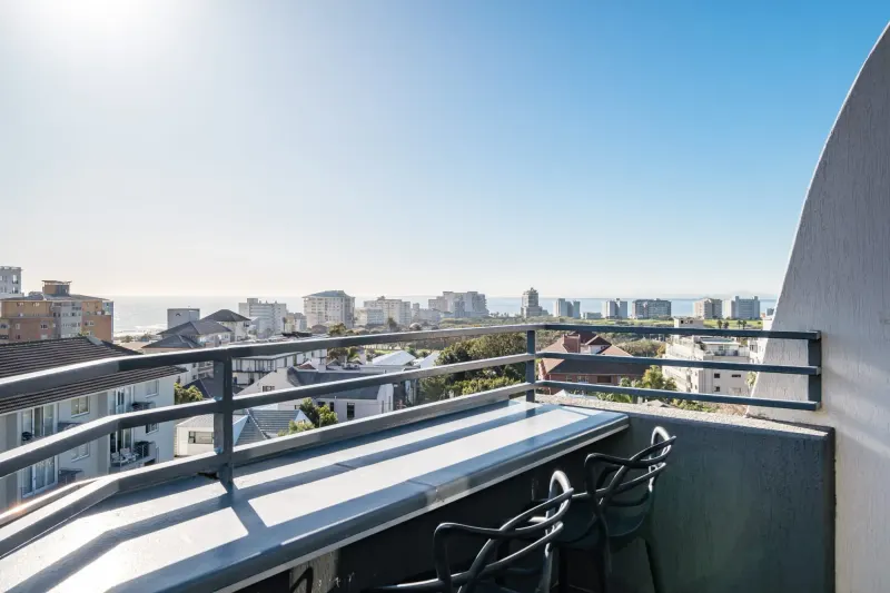 Penthouse on S in Three Anchor Bay – photo 29