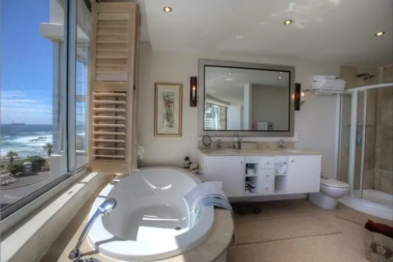 Seacliffe Apartment in Bantry Bay – photo 9