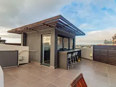 9 on S Penthouse in Three Anchor Bay – photo 11 thumbnail