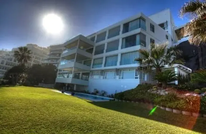 Moses Beach Apartment in Clifton – photo 13
