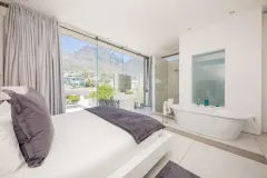 15 Views Penthouse in Camps Bay – photo 19 thumbnail