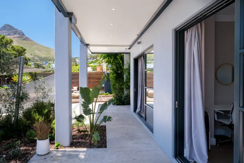 Central Treasure in Camps Bay – photo 29