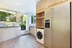 Glen Beach Vista House Lower Unit in Camps Bay – photo 3 thumbnail