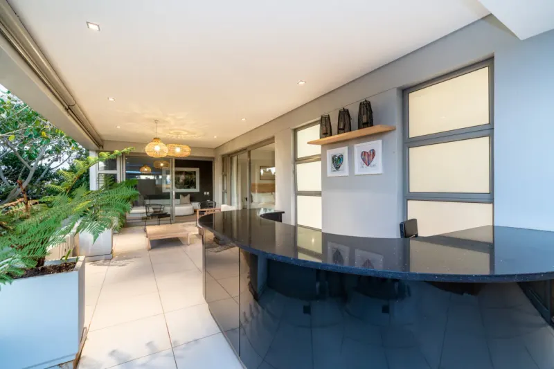 Amara Lincoln in Camps Bay – photo 24