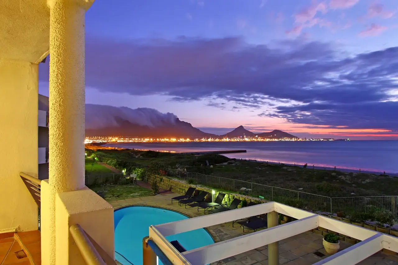 Leisure Bay 229 in Lagoon Beach
