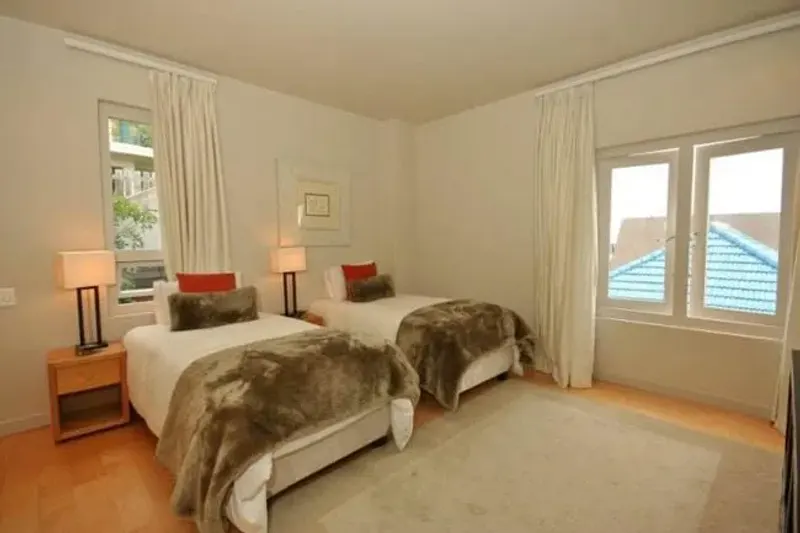 Mahogony Villa in Green Point – photo 2