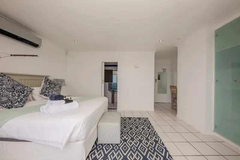 Indigo Bay - The Penguin in Camps Bay – photo 25