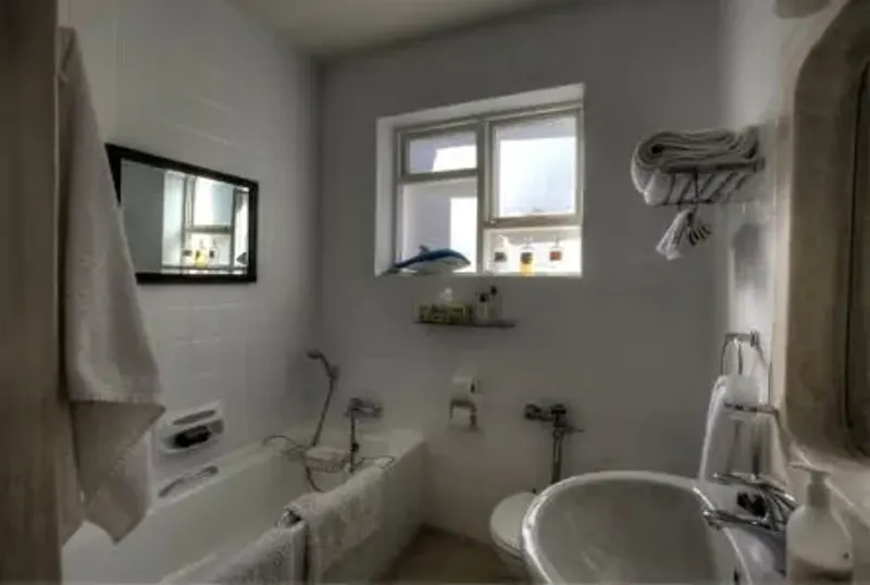 Moses Beach Apartment in Clifton – photo 14