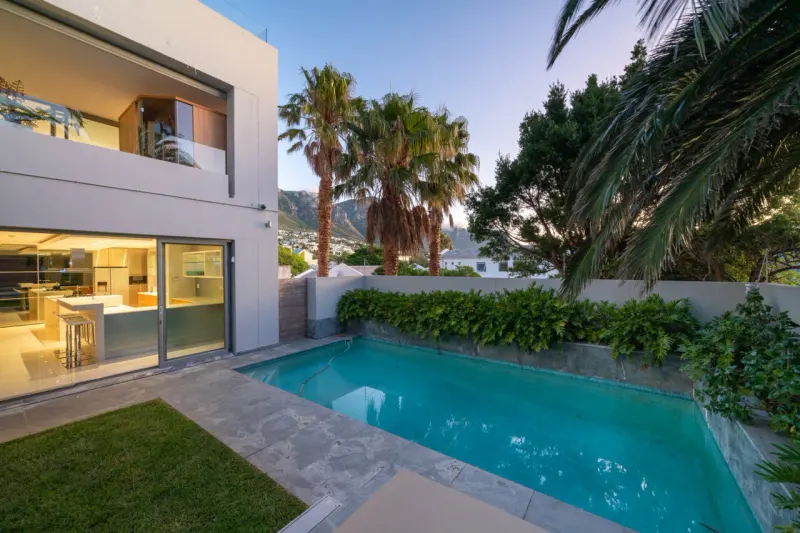 Amara Lincoln in Camps Bay – photo 28