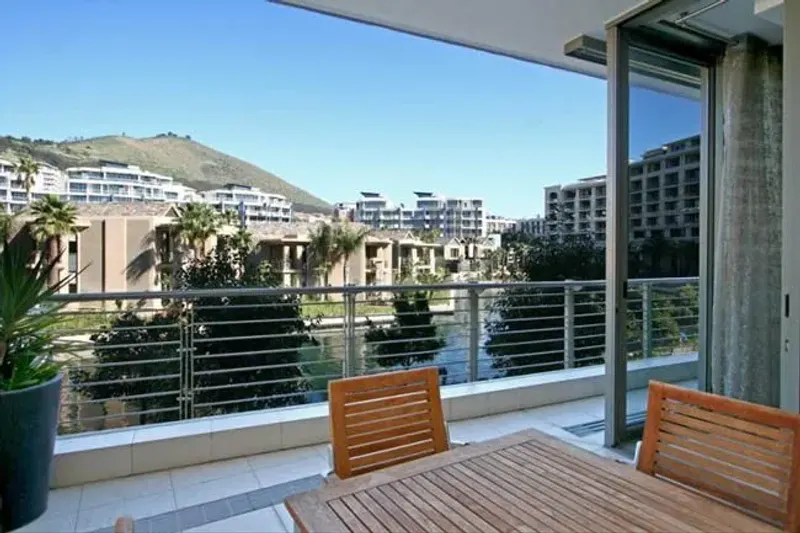 Pembroke 104 in V&A Waterfront – photo 3