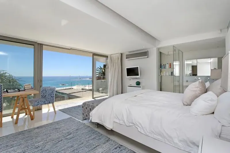 15 Views House in Camps Bay – photo 11