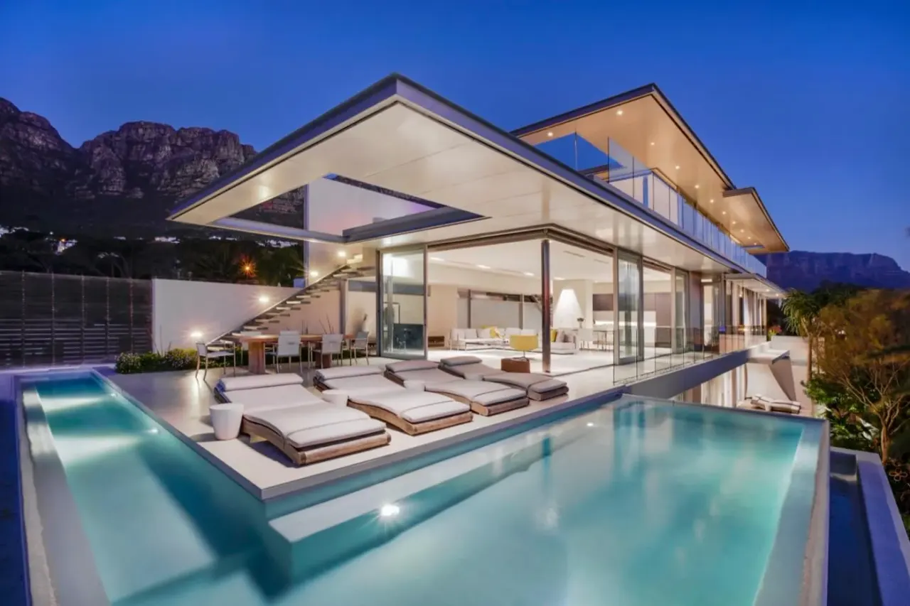 The Crescent in Camps Bay