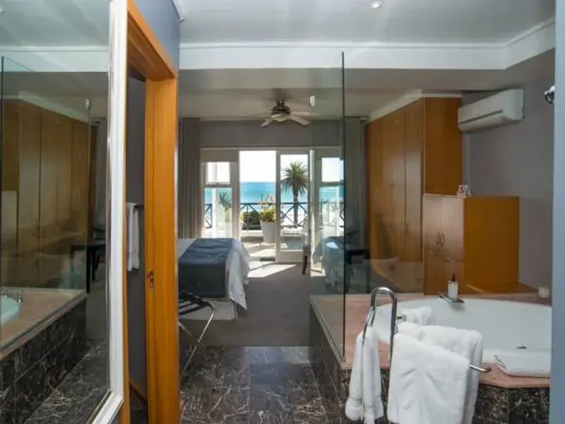 Place on the Bay Penthouse in Camps Bay – photo 7