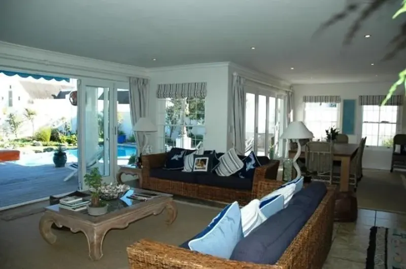 Kommetjie Way Beach House in Klein Slangkop – photo 3