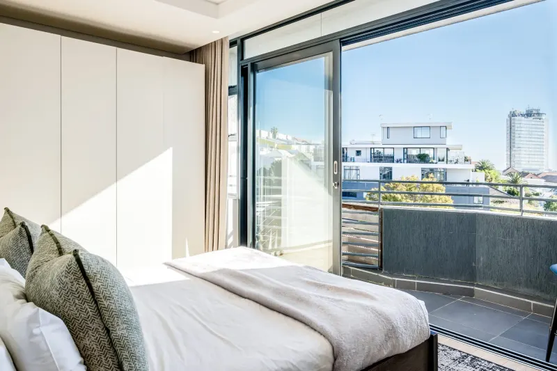Penthouse on S in Three Anchor Bay – photo 13