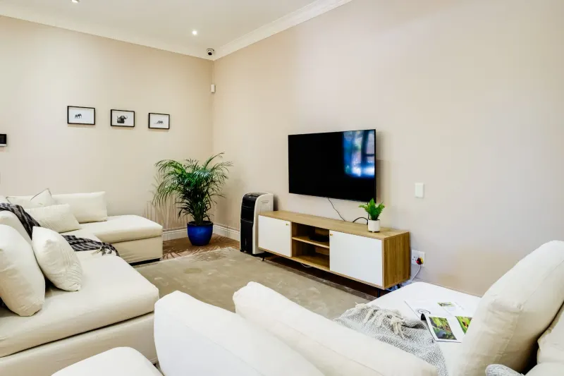 Central Treasure in Camps Bay – photo 8