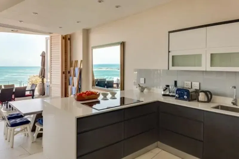 Beach Villa in Camps Bay – photo 8