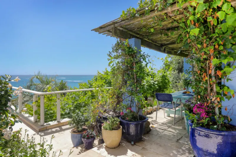 Ocean Blue Bungalow in Clifton – photo 24