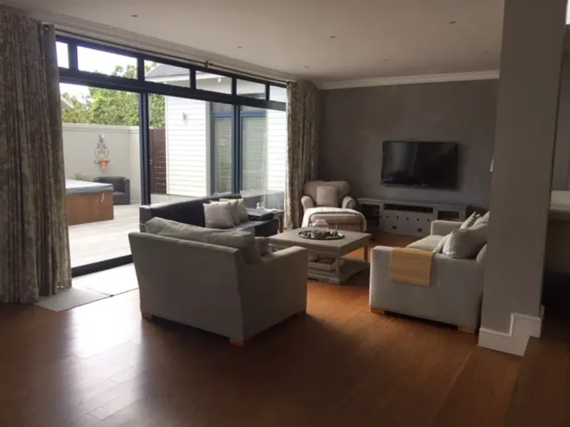 Wills Lake Villa in The Lakes – photo 20