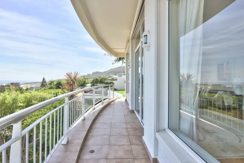 Tree Rd Villa in Camps Bay – photo 40