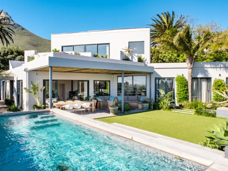 Sea Front Splendour in Camps Bay – photo 1