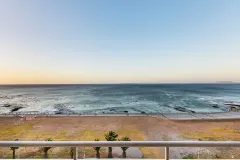 Atlantic Spray Apartment in Mouille Point – photo 4 thumbnail