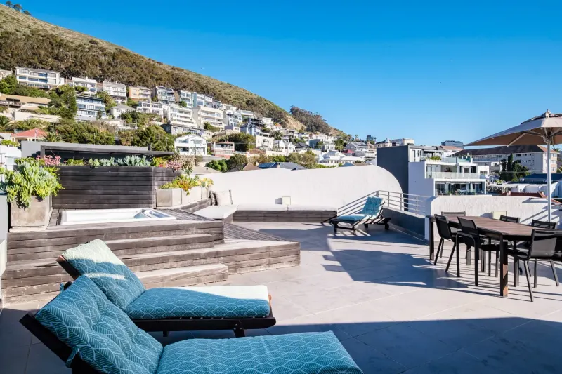 Penthouse on S in Three Anchor Bay – photo 33
