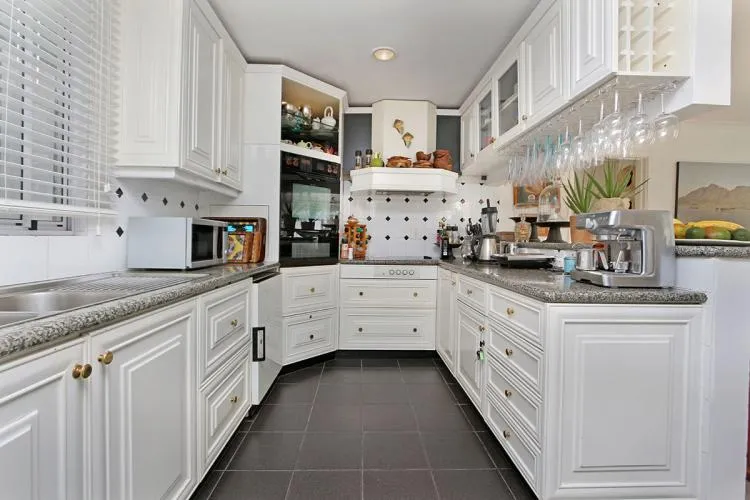 property_2e0cb431-04f7-4020-aeea-e0af4bf89f7d_11