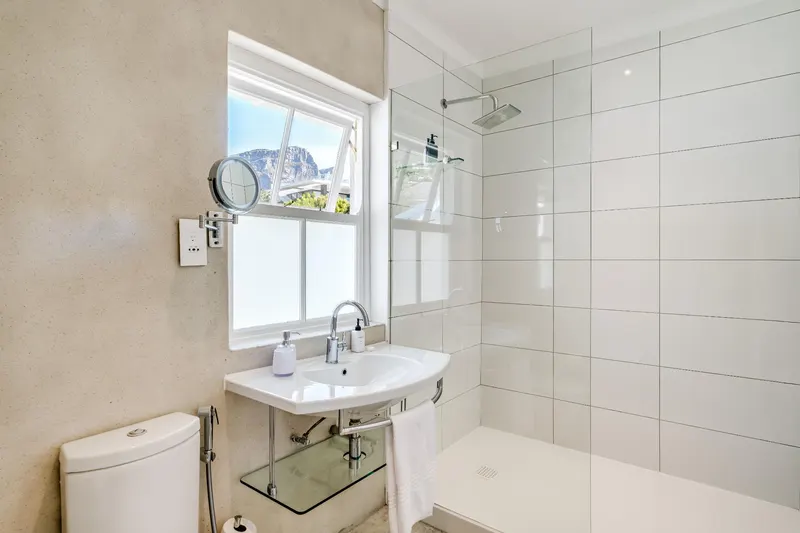 Villa Galazzio  in Camps Bay – photo 18