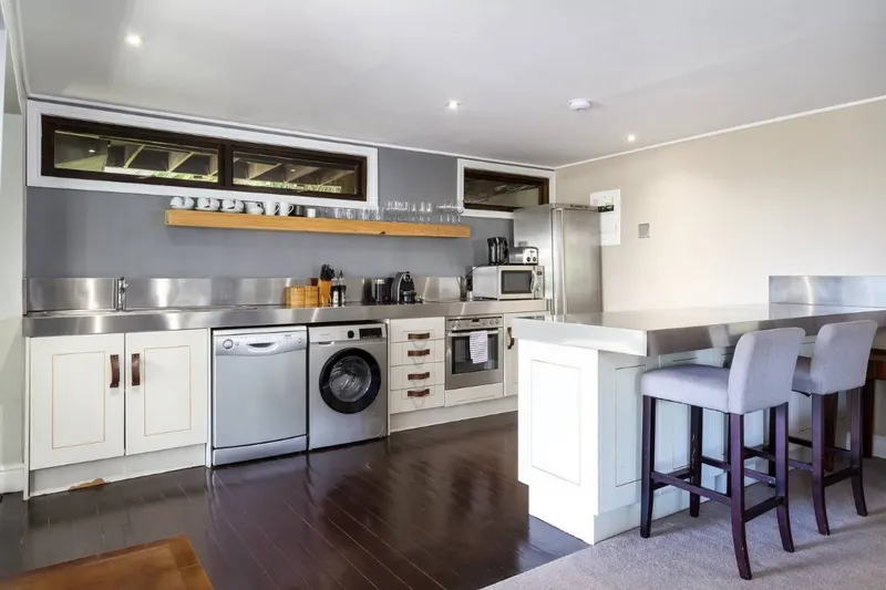 17 Geneva Middle in Camps Bay – photo 6