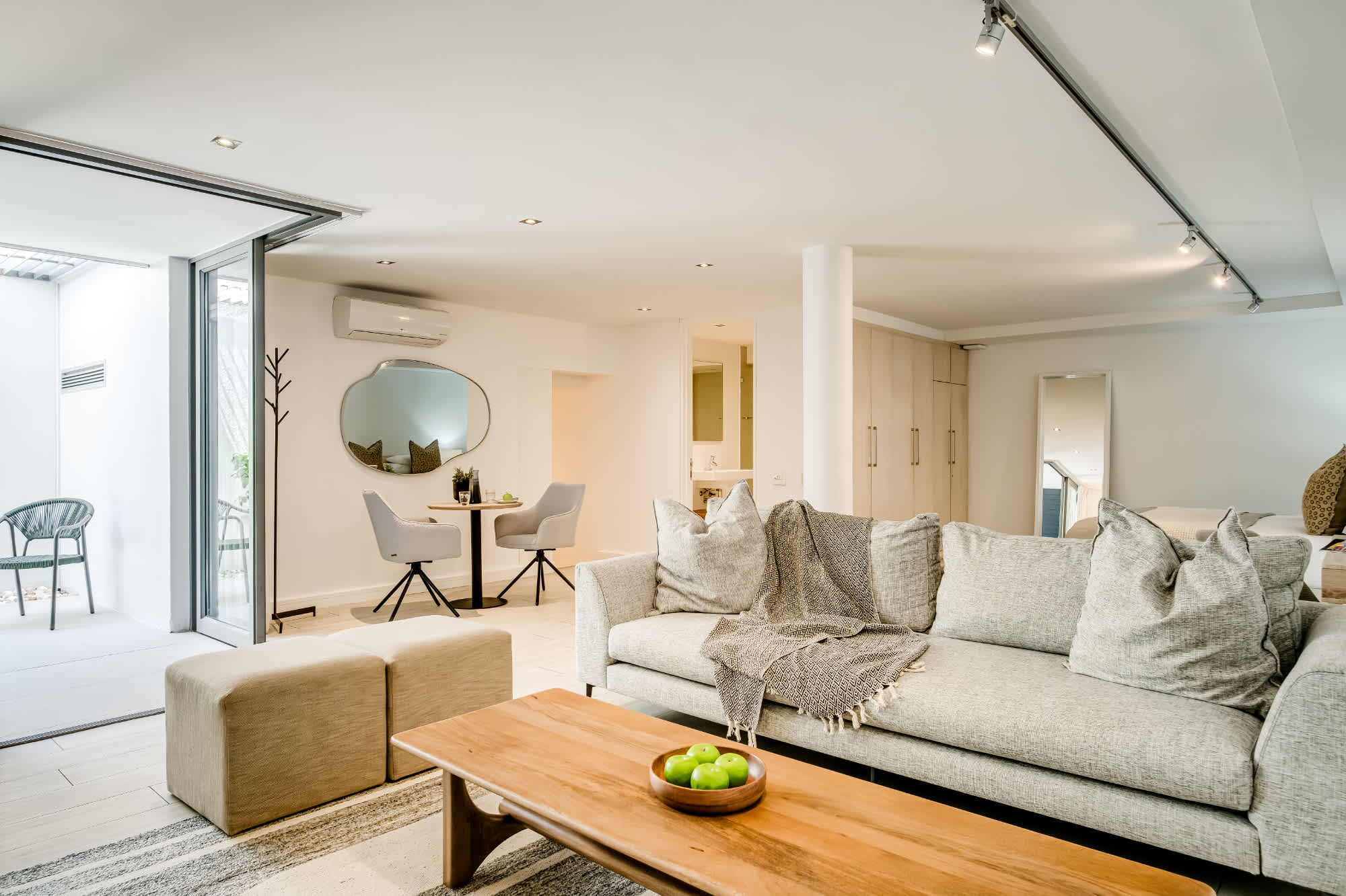 property_30e8ac96-c0fe-450b-89db-c213b7dd850b_2