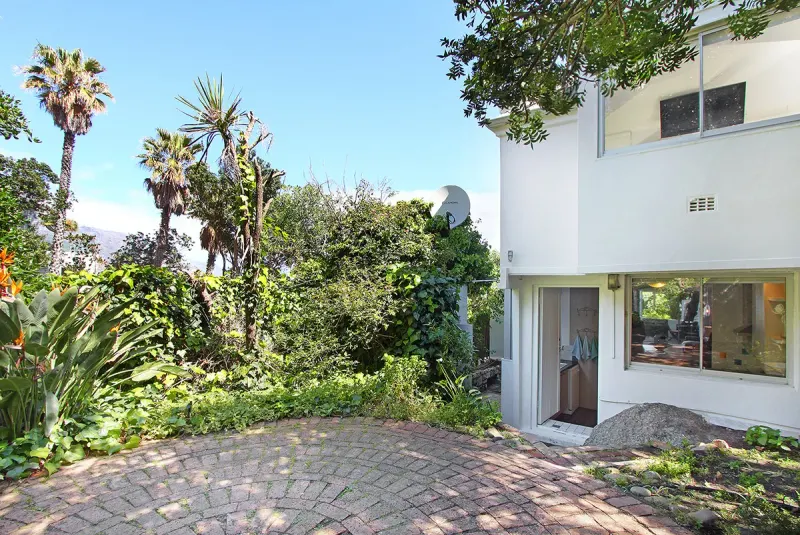 Glen Beach Vista House Lower Unit in Camps Bay – photo 1
