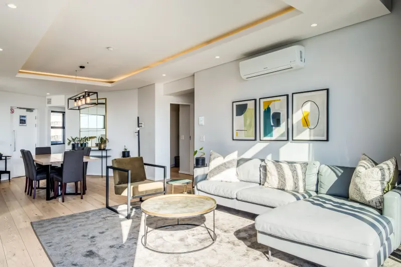 Penthouse on S in Three Anchor Bay – photo 2