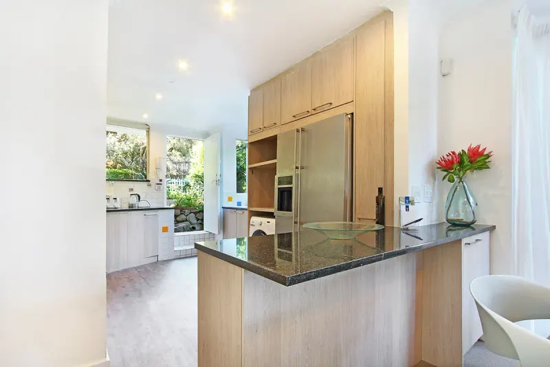 Glen Beach Vista House Lower Unit in Camps Bay – photo 4